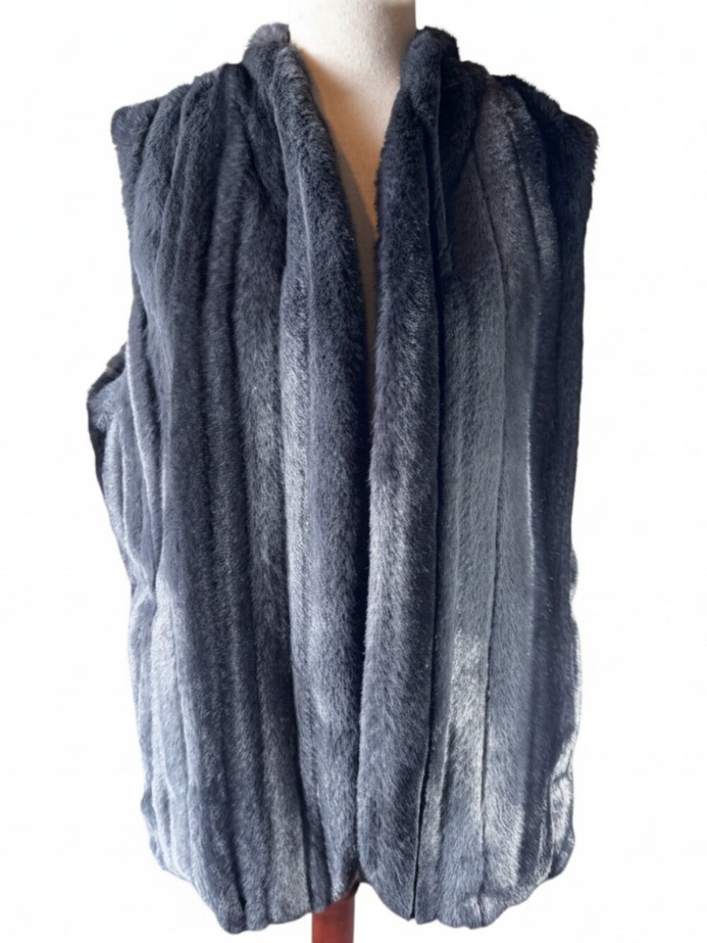Like new Chico’s Black Faux Fur Vest Vertical Channel Size 2 / Large